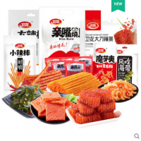 辣条大礼包亲嘴烧魔芋爽卫龙小吃面筋怀旧休闲麻辣零食品儿时经典